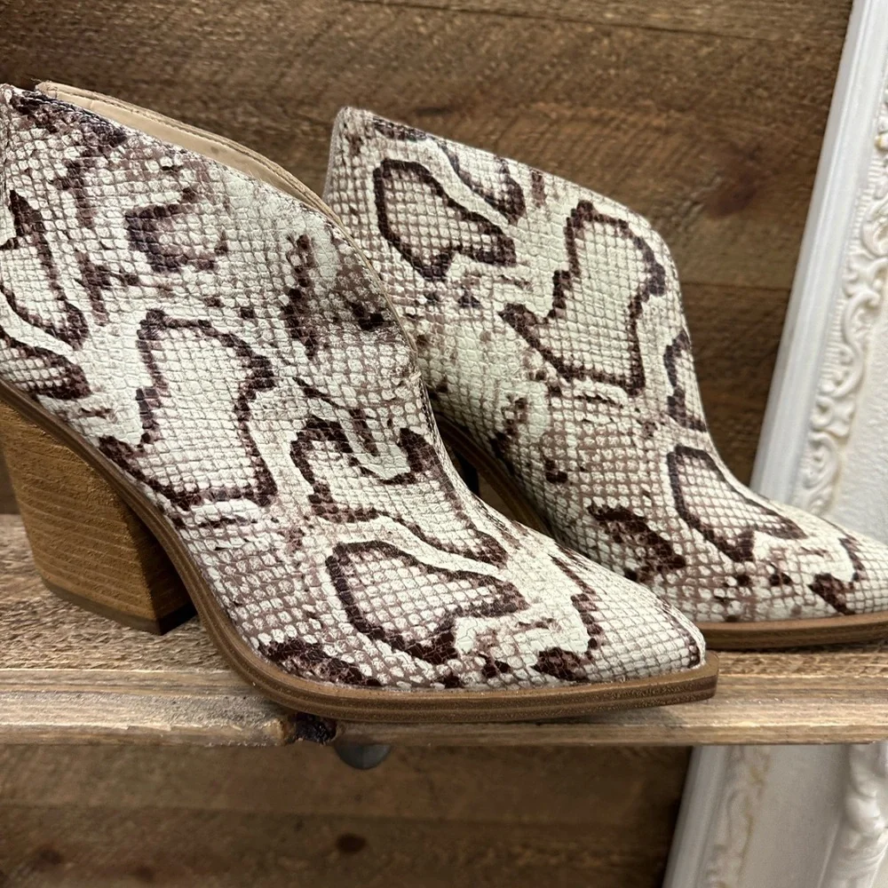 Vince Camuto Snake Print Leather Block Heel Booties – Size 8.5M / 39